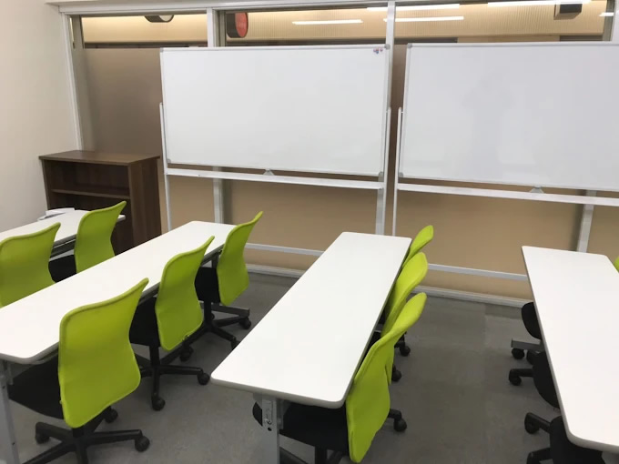 KAZアカデミー梅田校の教室風景